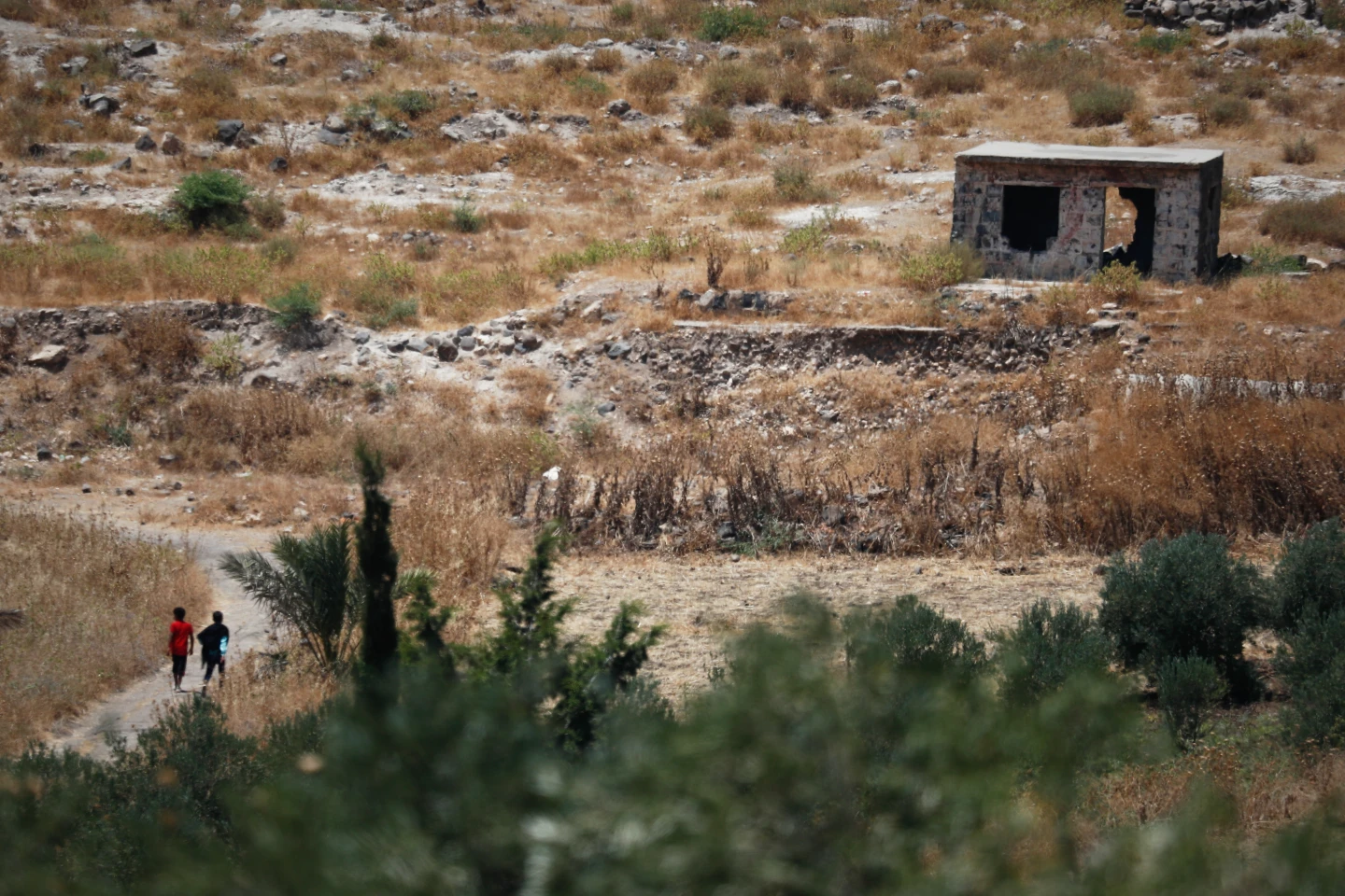 Israeli Troops Face Civilian Resistance During Incursion into Southern Syrian Town