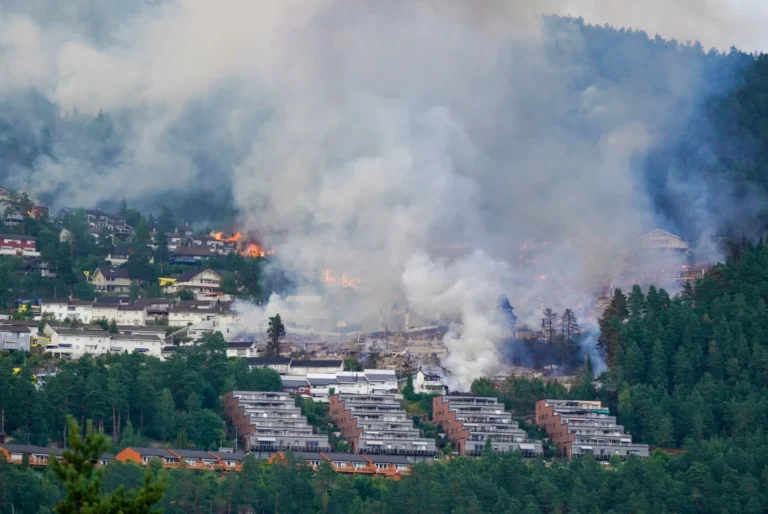 Norway's Largest Modern Residential Fire Destroys Over 100 Homes, Forces Mass Evacuations