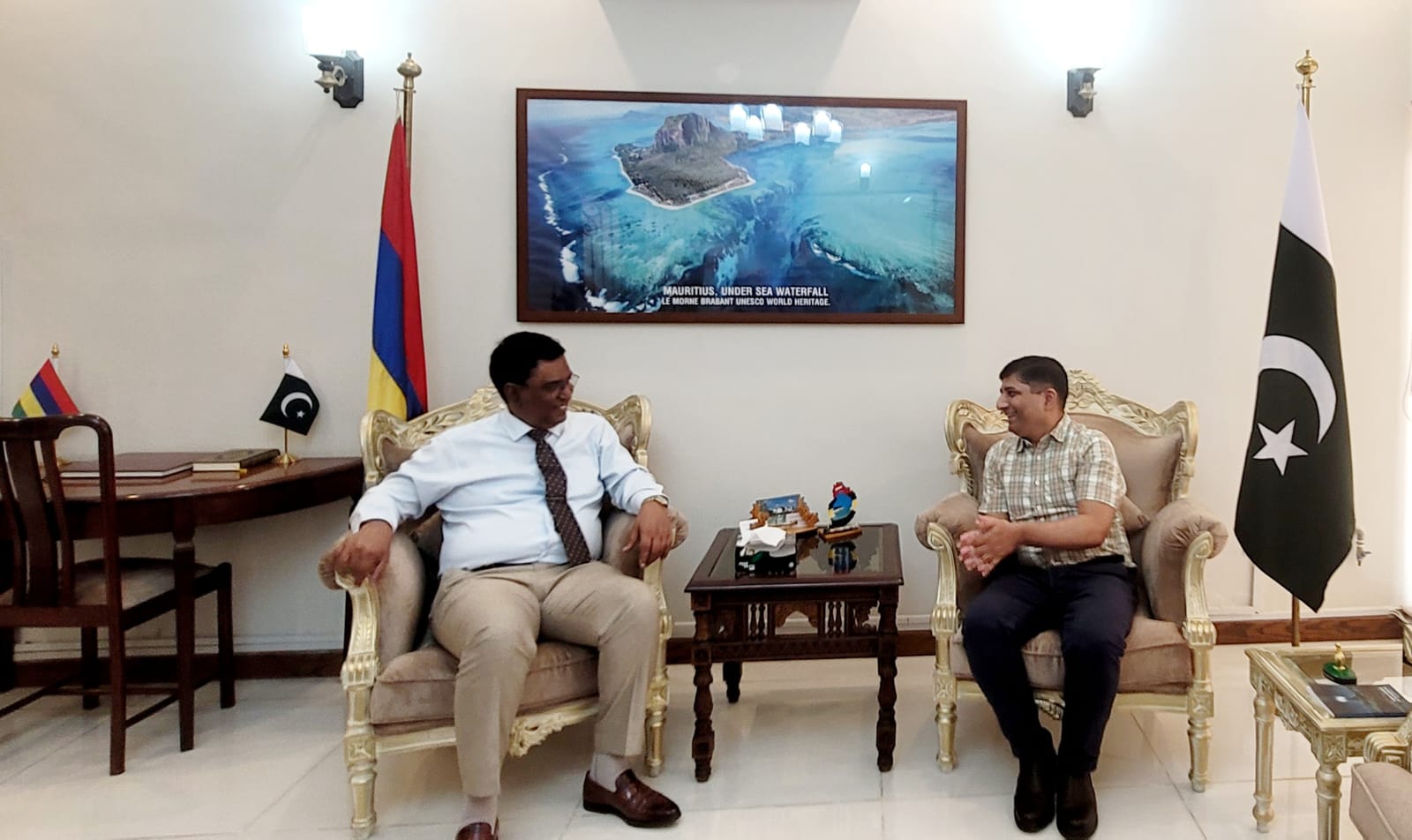 Muhammad Ali Pasha Meets Mauritius High Commissioner to Discuss Media, Educational and Literary Cooperation