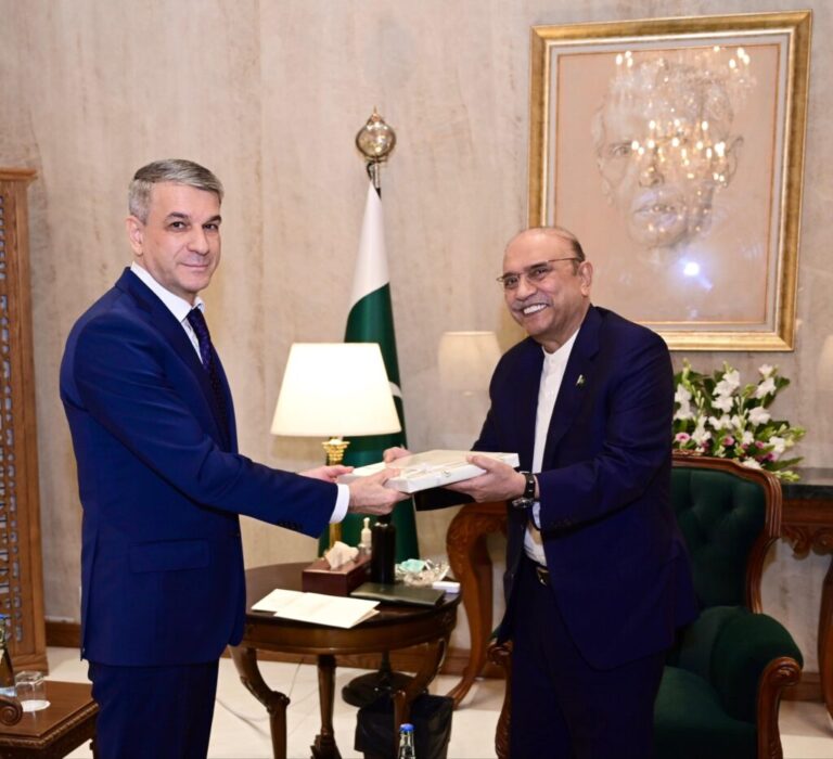 Ambassador Irfan Davudov Presents Credentials to Pakistan's President Asif Ali Zardari
