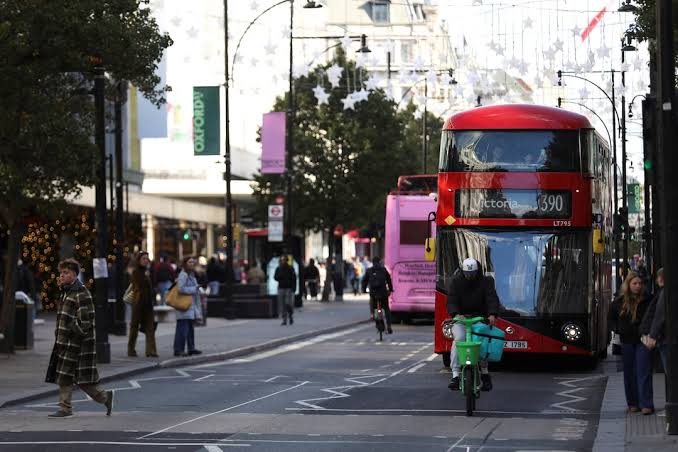 Buses Out, Shoppers In: London’s Oxford Street Goes Traffic-Free